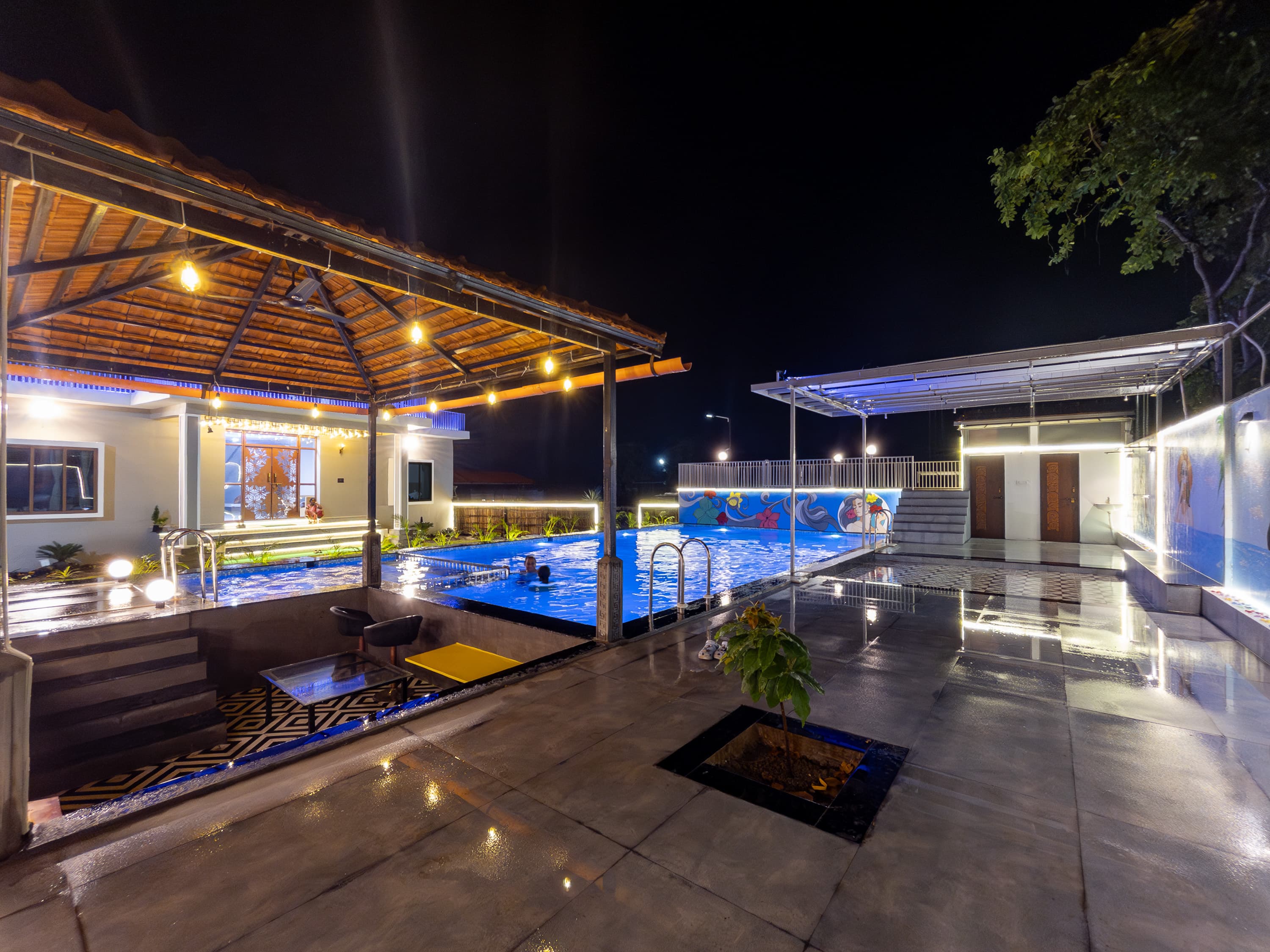 Birthday decor with balloons and lights